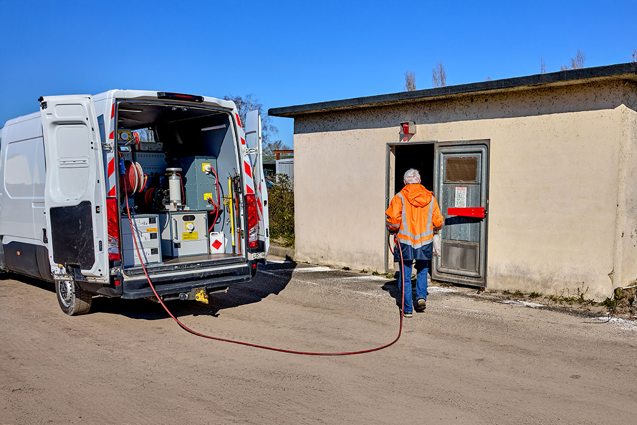 Détection de défauts de câbles, Diagnostic câble haute tension, Diagnostic tangente delta, Essais VLF, Localisation décharge partielle, Recherche défaut câble souterrain, Recherche fuite d’eau, Recherche tracé de câble